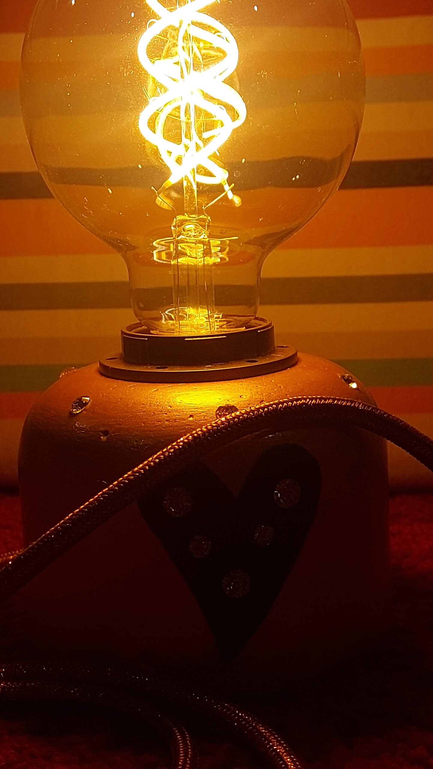 Lampada "Oro e Strass" con cuore nero - immagine 4